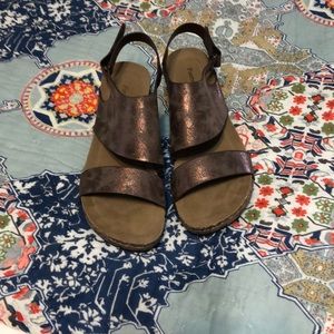 Pierre Dumas Low-Wedges